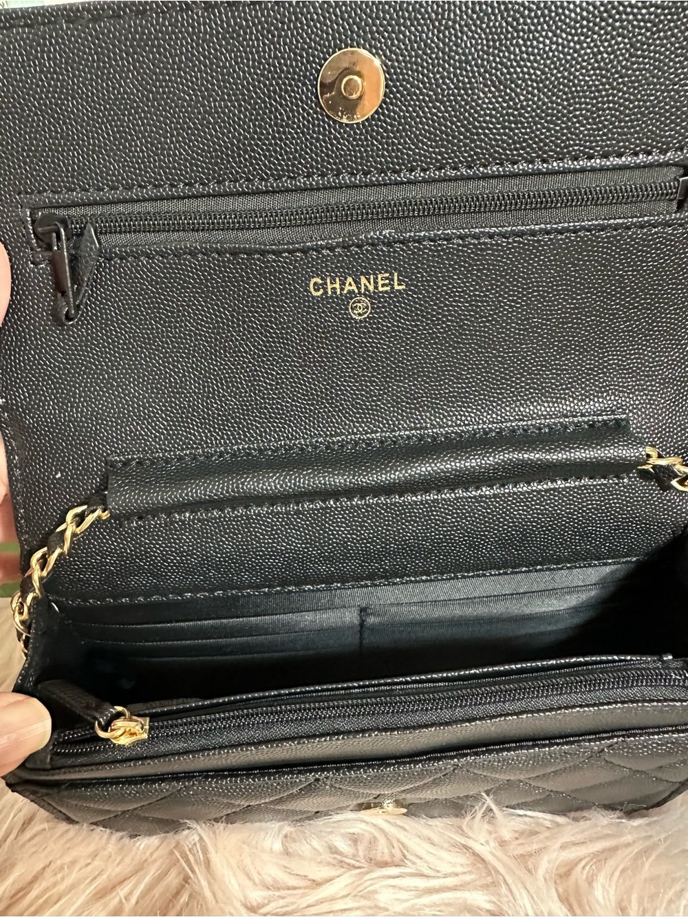 Black Wallet on Chain - Picture 5 of 11
